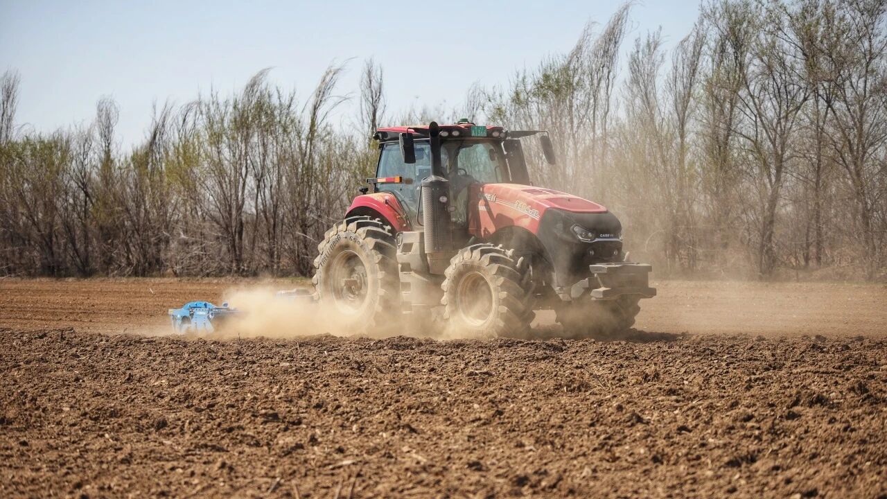 田間支持助春播，攜手并進(jìn)共成長——?jiǎng)P斯紐荷蘭新疆團(tuán)隊(duì)與博樂眾和共筑服務(wù)防線